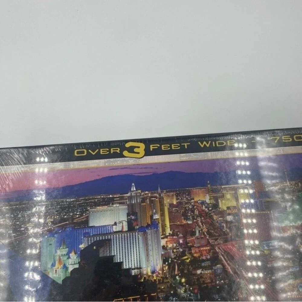 NIB NWT Buffalo‎ Games Panoramic Puzzle Las Vegas, Nevada 750 Puzzle